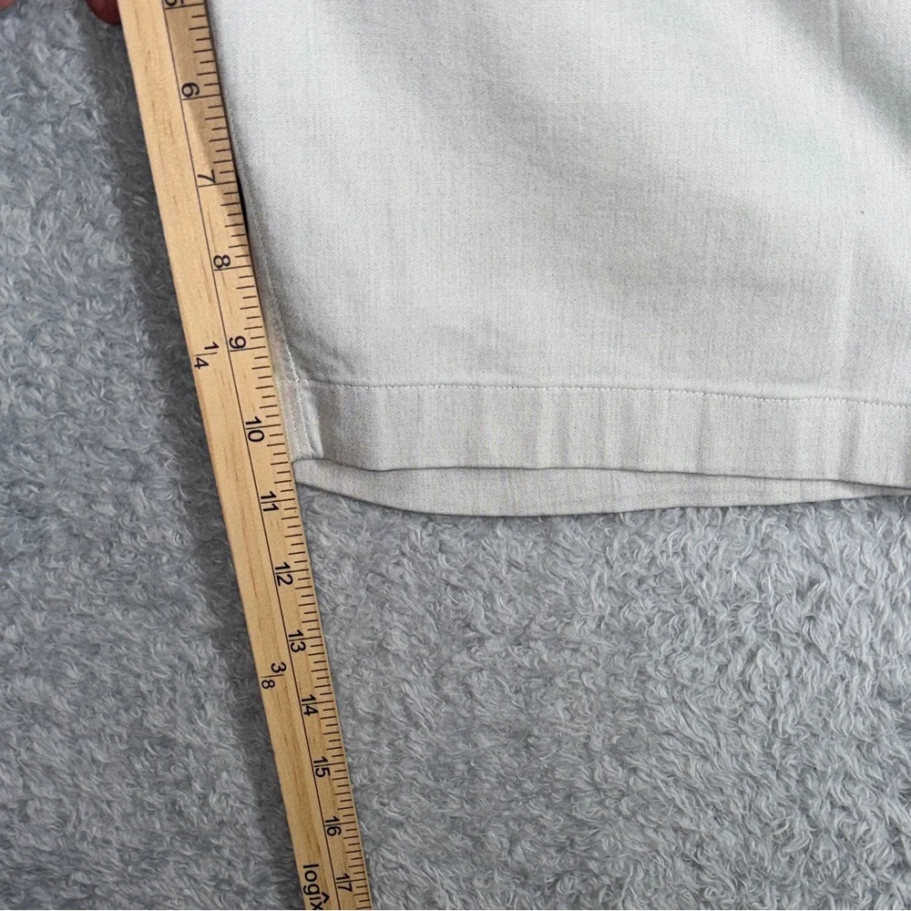 Lululemon Athletica Men's Soft Gray Flat Front Shorts